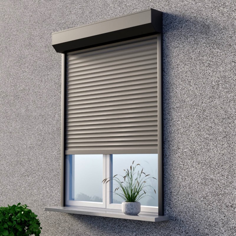 roleta-adaptacyjna czarna-montaz-na-elewacji.jpg