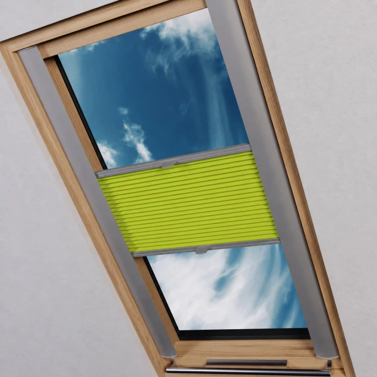 roleta-plisowana-dachowa-sredniozaciemniajaca-zielone-jablko