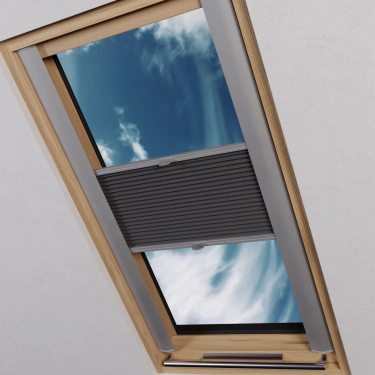 roleta-plisowana-dachowa-sredniozaciemniajaca-czarny
